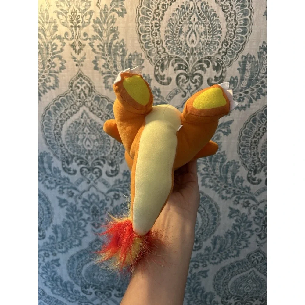 Charmander Pokemon Medium‎ 10